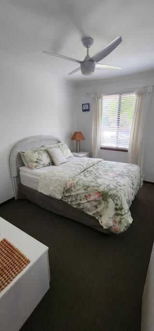 Abbey Beach Cottage Басселтон Екстер'єр фото