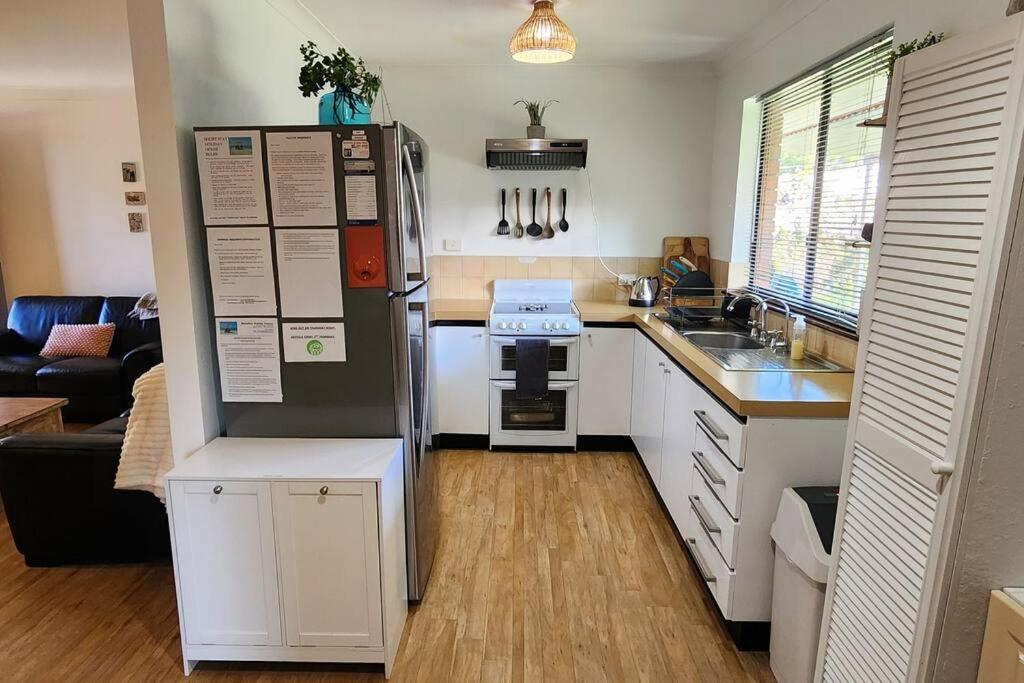 Abbey Beach Cottage Басселтон Екстер'єр фото